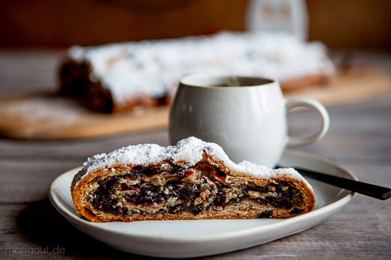 Rezept für einen Stollen mit Kirschen, Mohn und Marzipan
