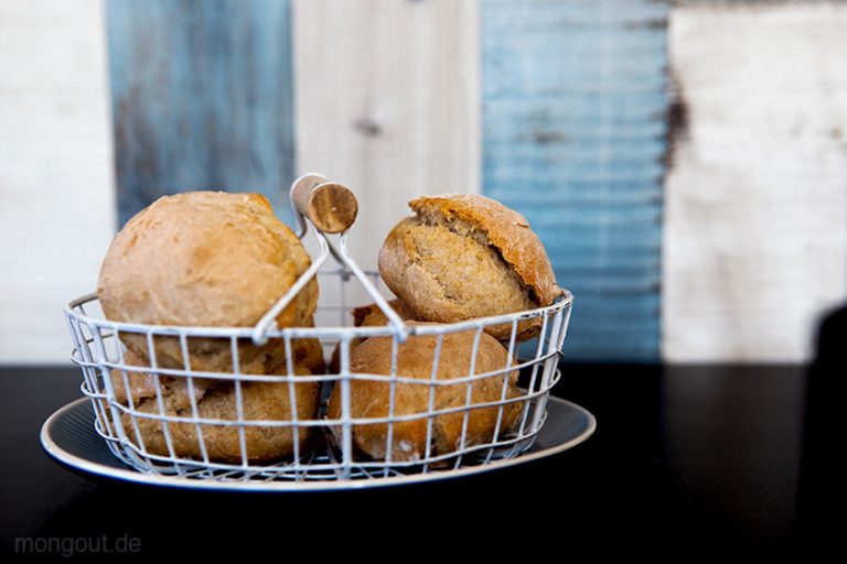Schweizer Bürli: knusprige Frühstücksbrötchen - mongout Schweizer Bürli: knusprige Frühstücksbrötchen - mongout