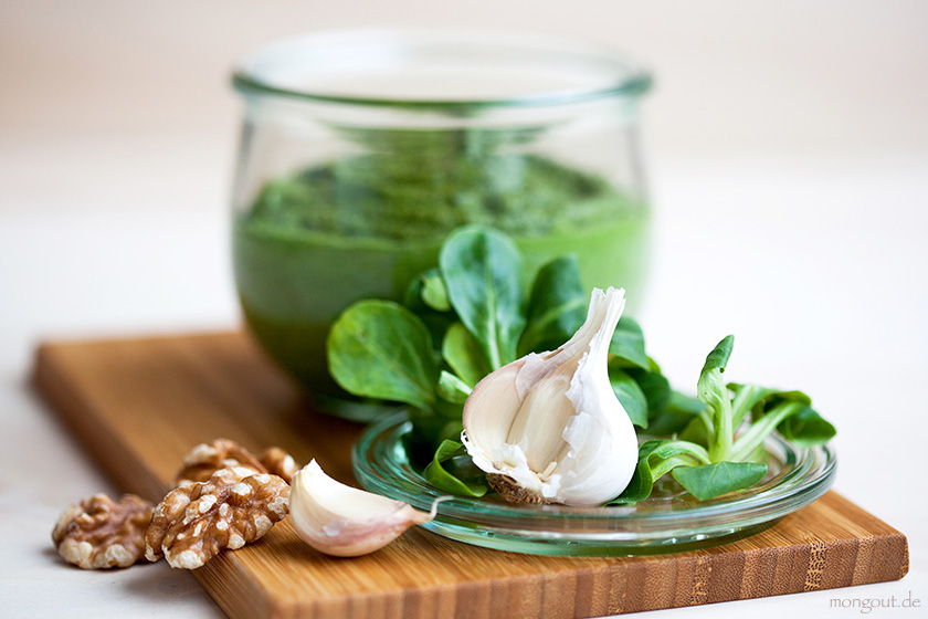 Feldsalat-Walnuss-Pesto