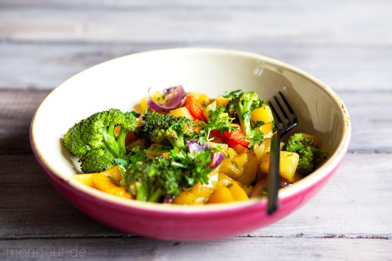 Kartoffel-Gemüsesalat aus dem Backofen - mongout