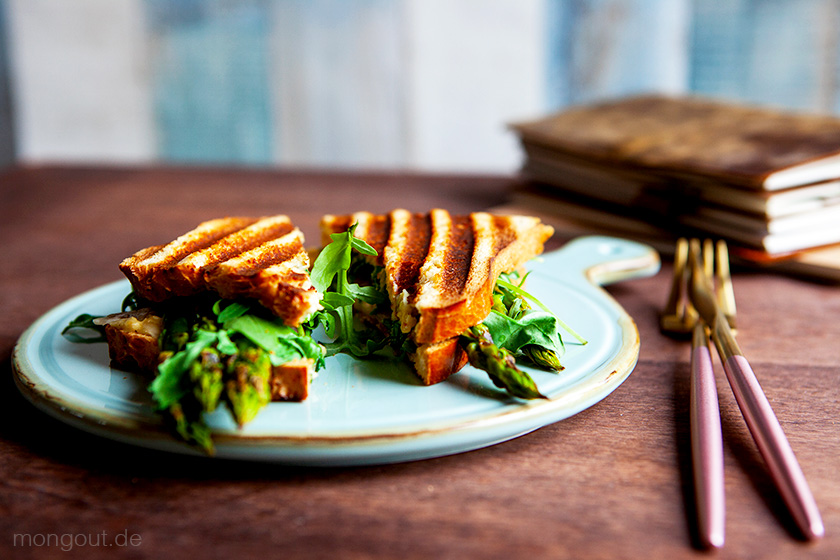 Sandwich mit grünem Spargel (Kontaktgrill)