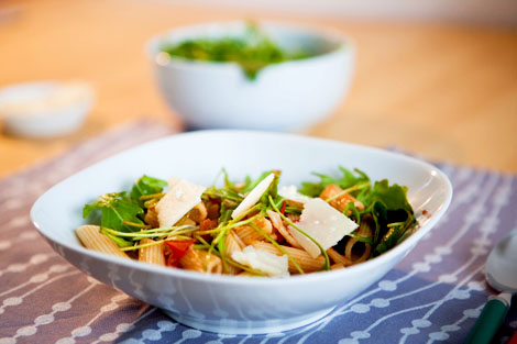 Nudeln mit leckerer Tomaten-Rucola-Sauce